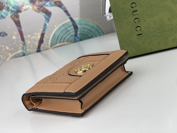 グッチ財布コピー内部構造